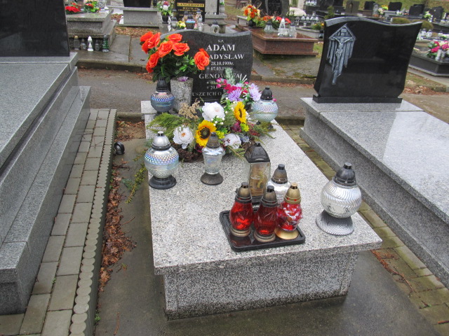 Grób Czesław Adam